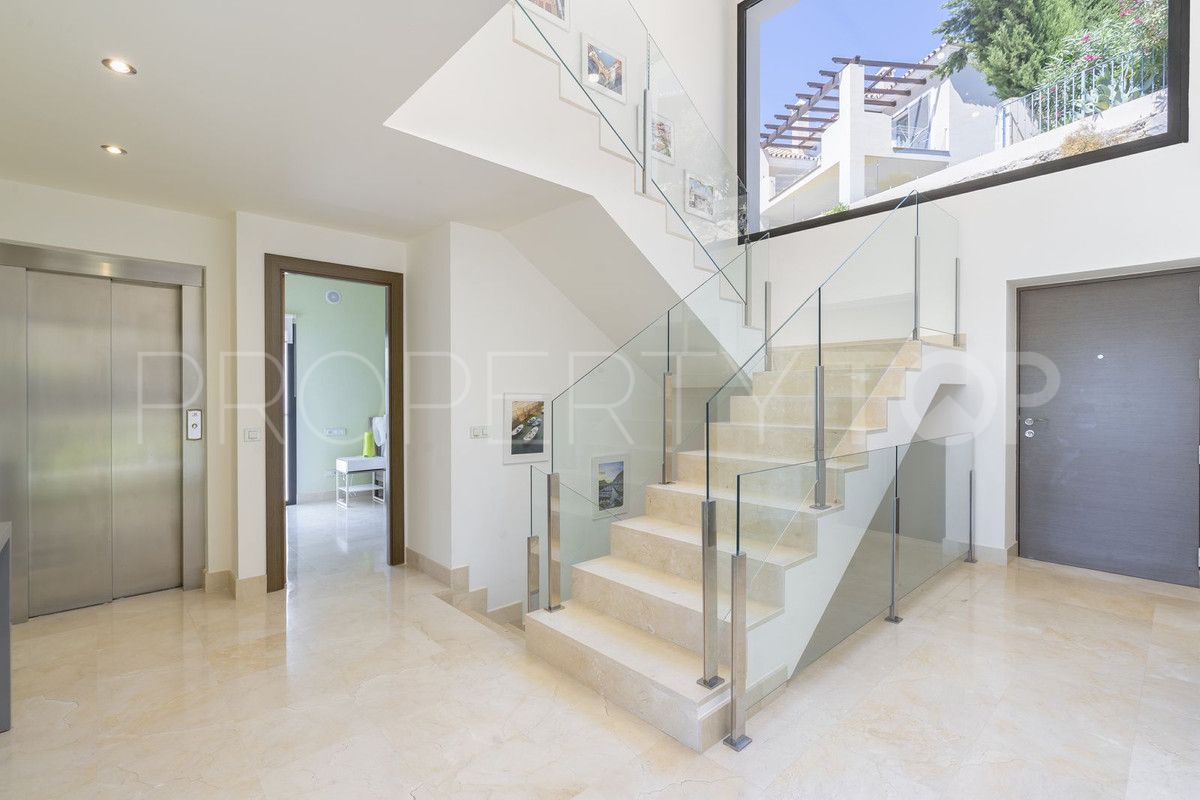 5 bedrooms villa for sale in Benahavis