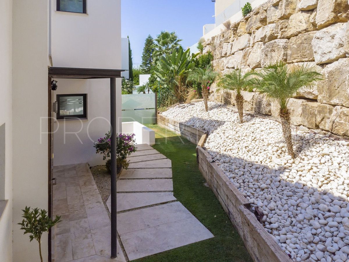 5 bedrooms villa for sale in Benahavis