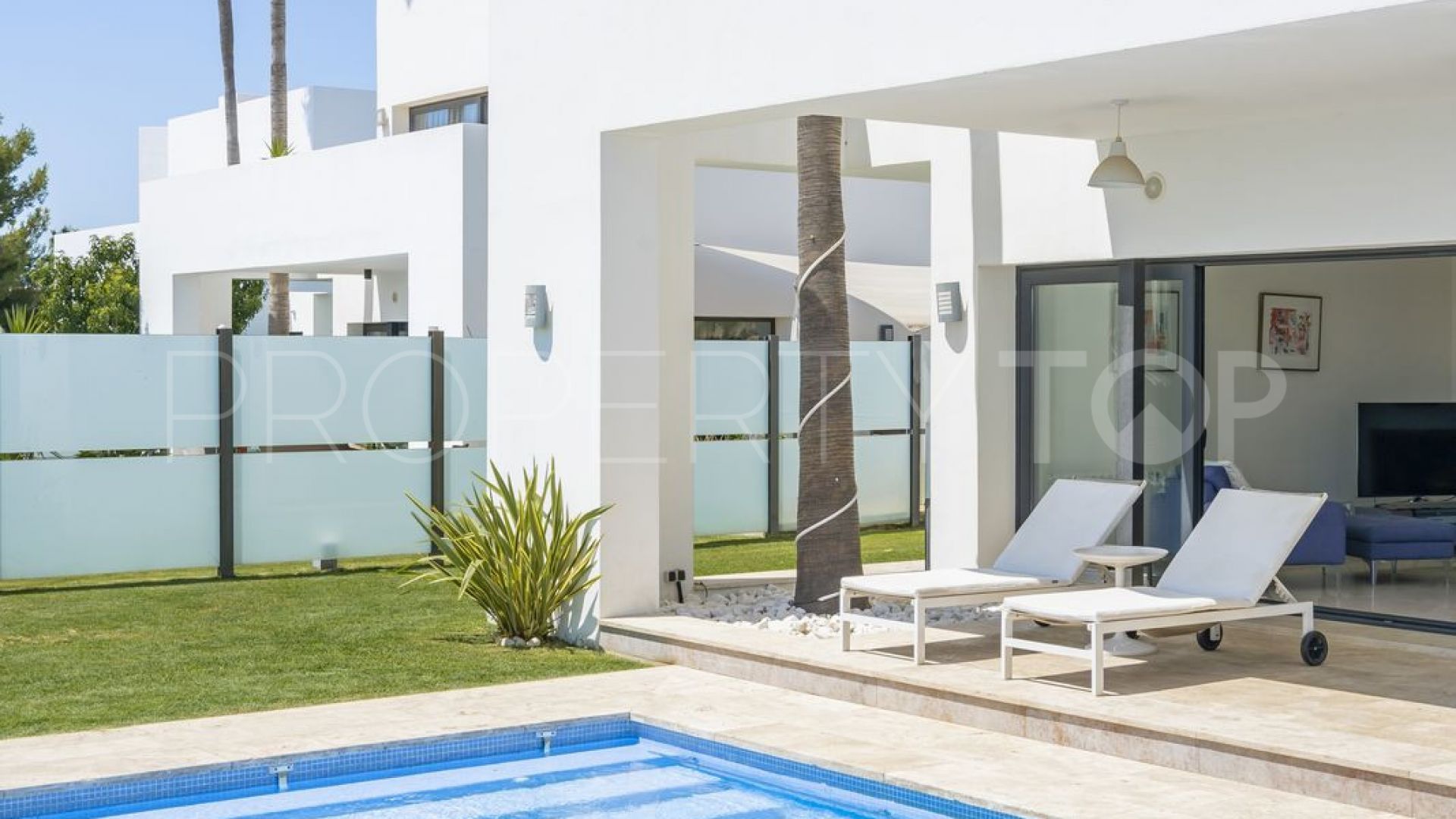 5 bedrooms villa for sale in Benahavis