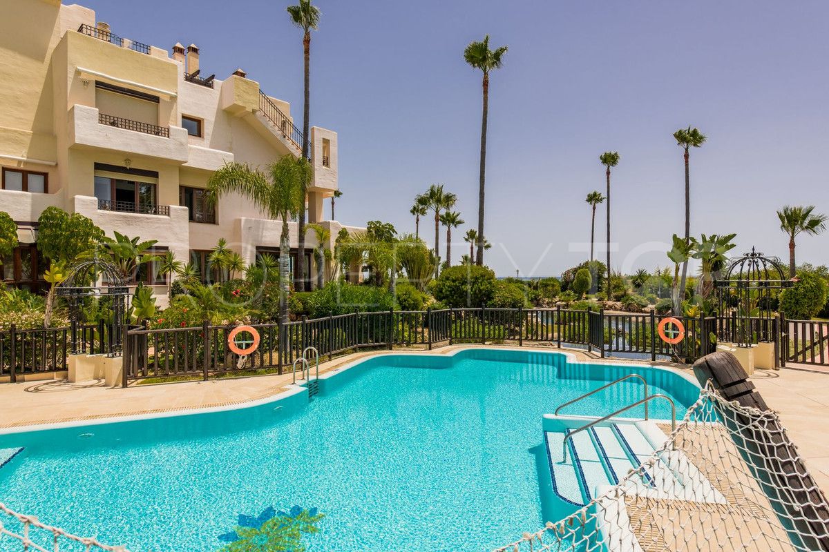 For sale ground floor apartment in Estepona with 4 bedrooms