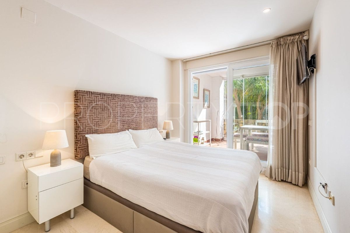 Marbella Golden Mile, apartamento planta baja de 2 dormitorios en venta