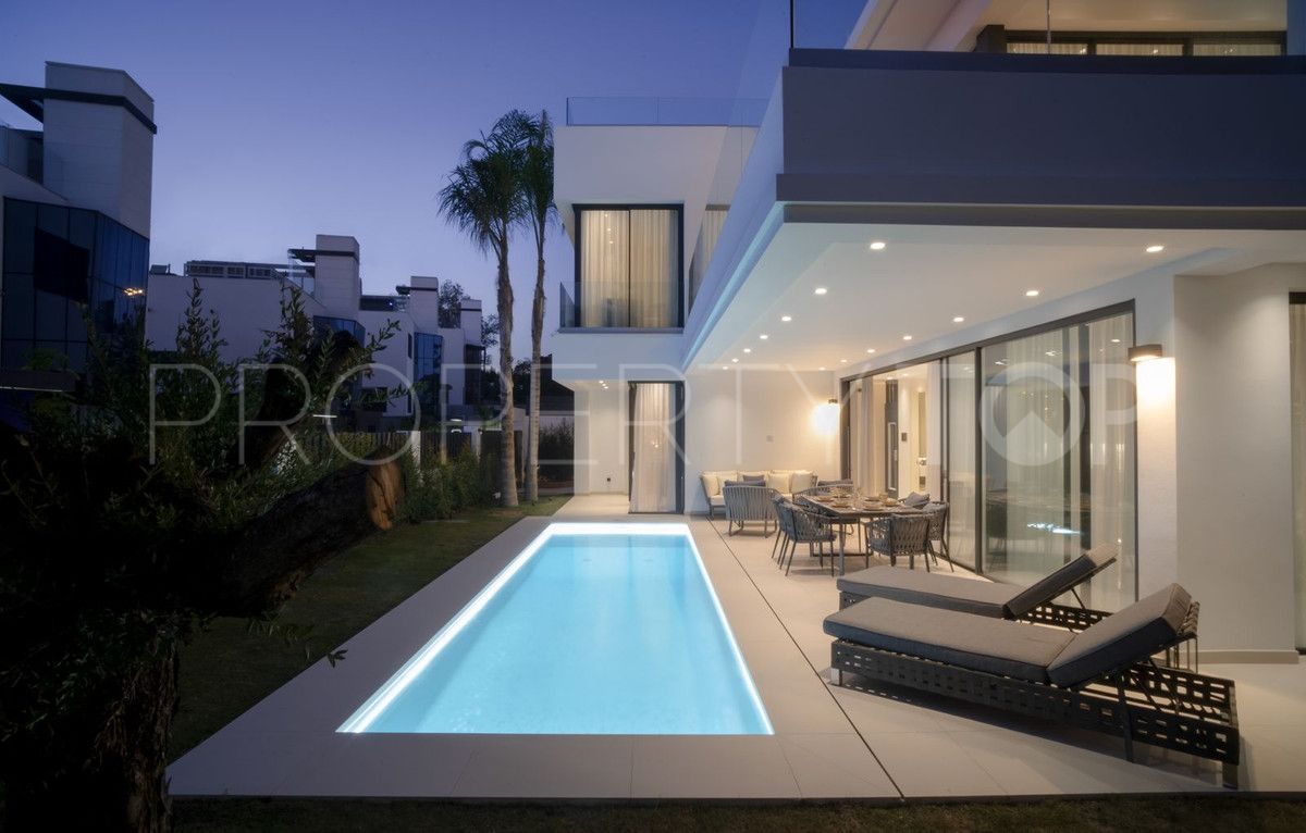 Villa a la venta en Marbella Golden Mile