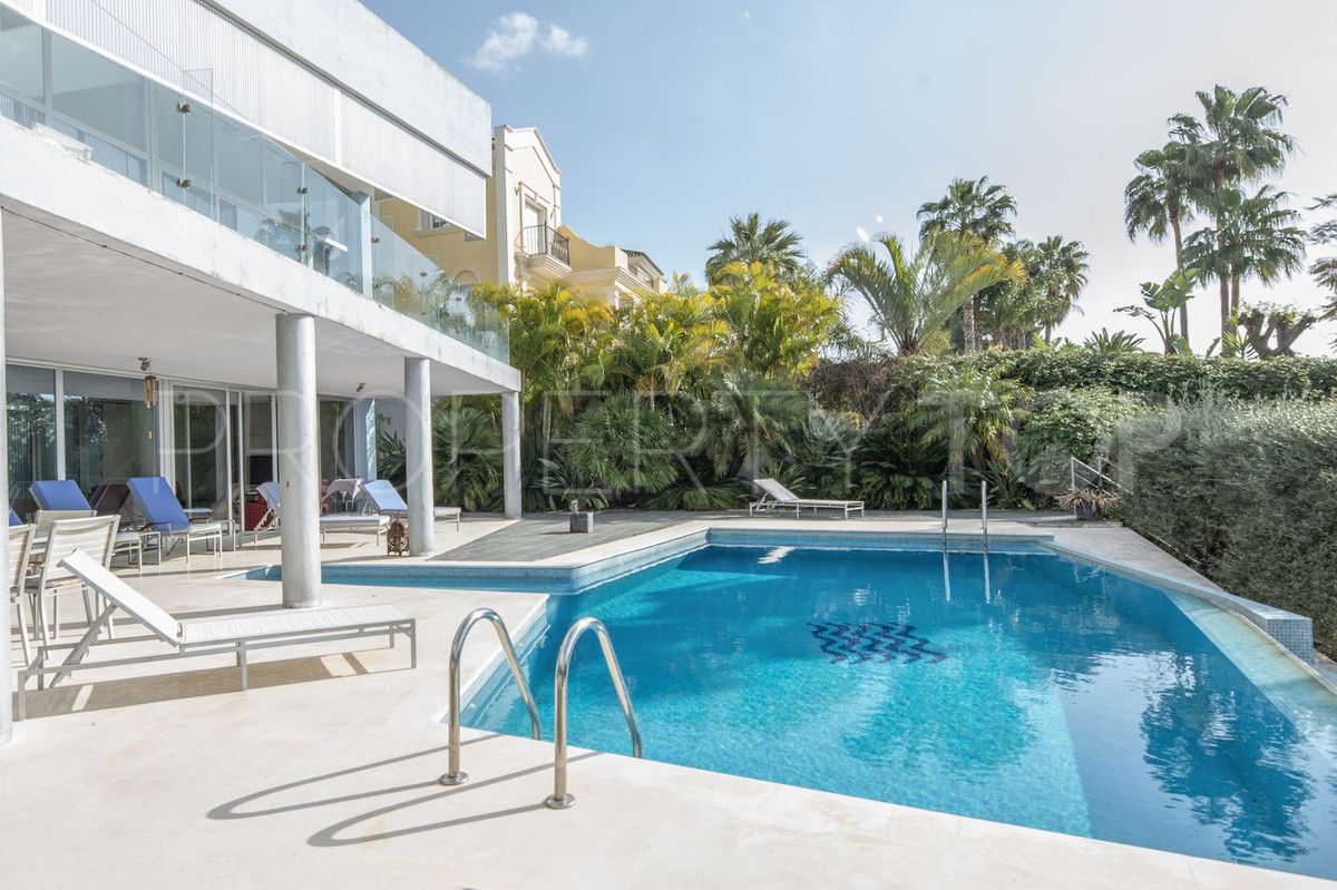 Villa con 4 dormitorios en venta en Benahavis