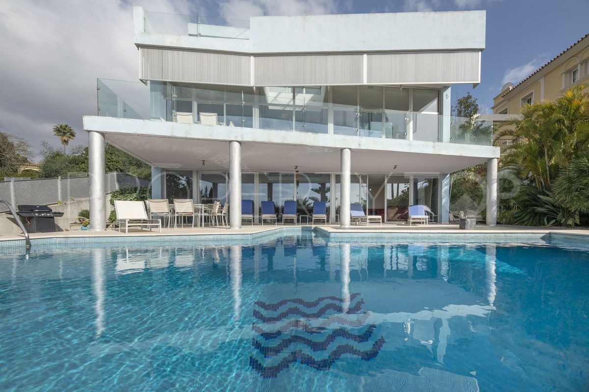 Villa for sale in Benahavis with 4 bedrooms