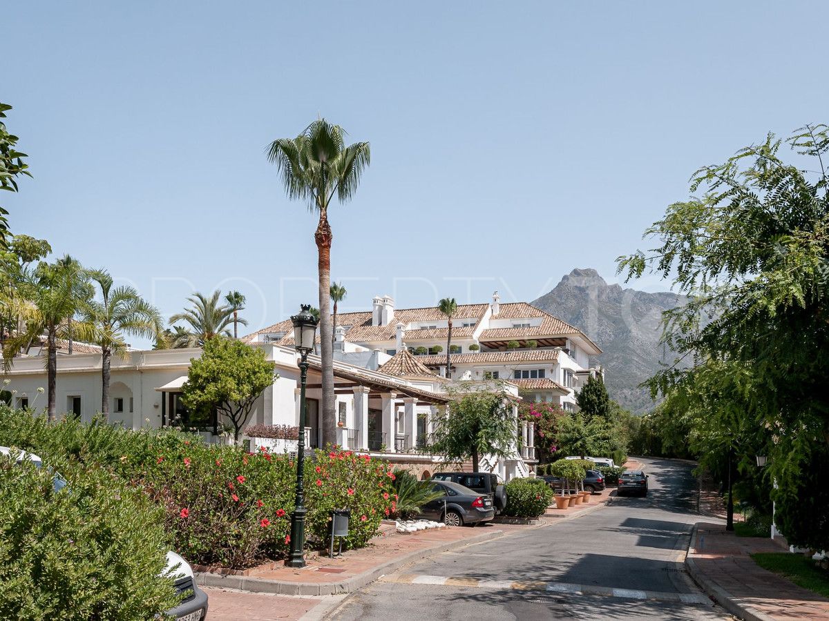 Buy Marbella City villa with 3 bedrooms