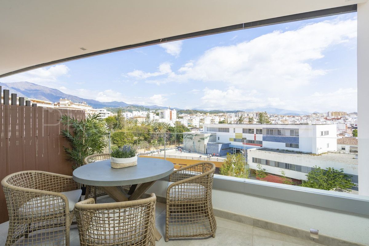 Buy penthouse in Estepona with 2 bedrooms