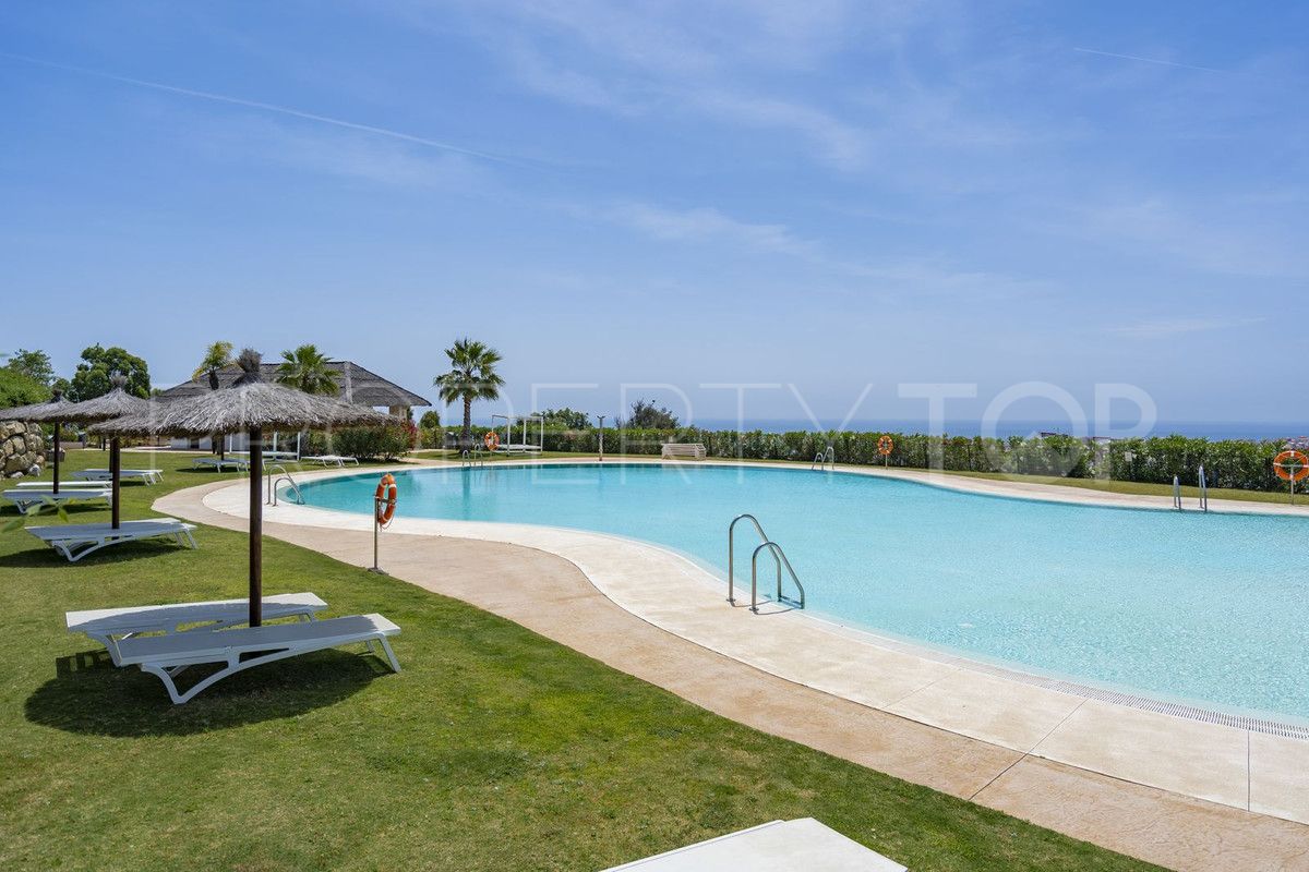 For sale 2 bedrooms penthouse in Estepona