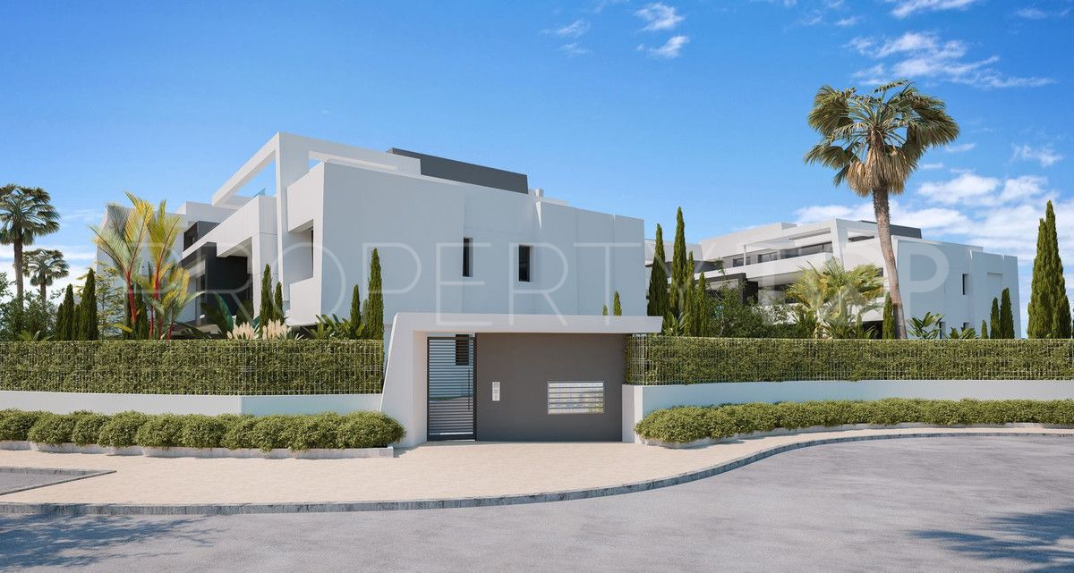 Buy 3 bedrooms penthouse in Estepona