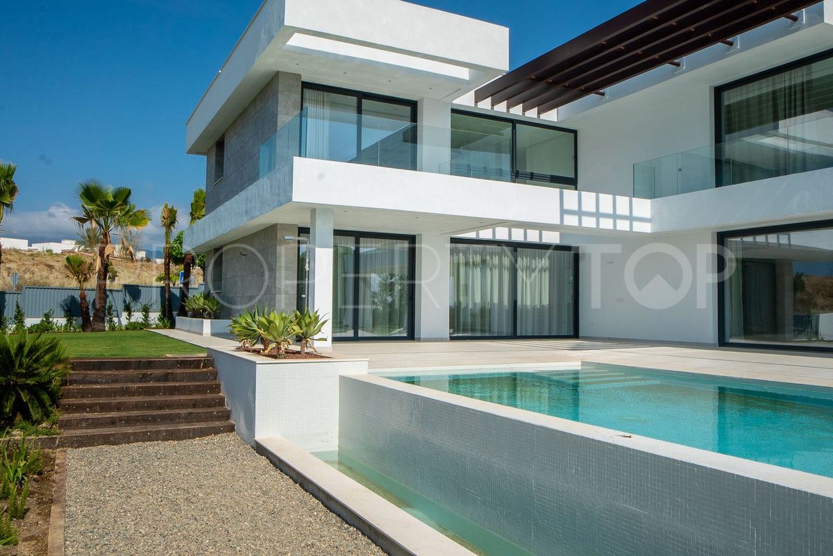 For sale villa with 4 bedrooms in New Golden Mile