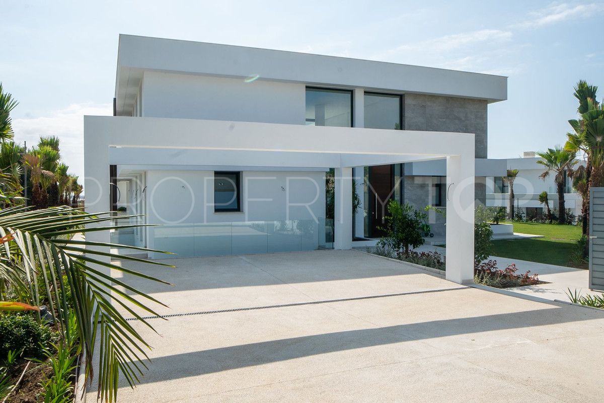 For sale villa with 4 bedrooms in New Golden Mile