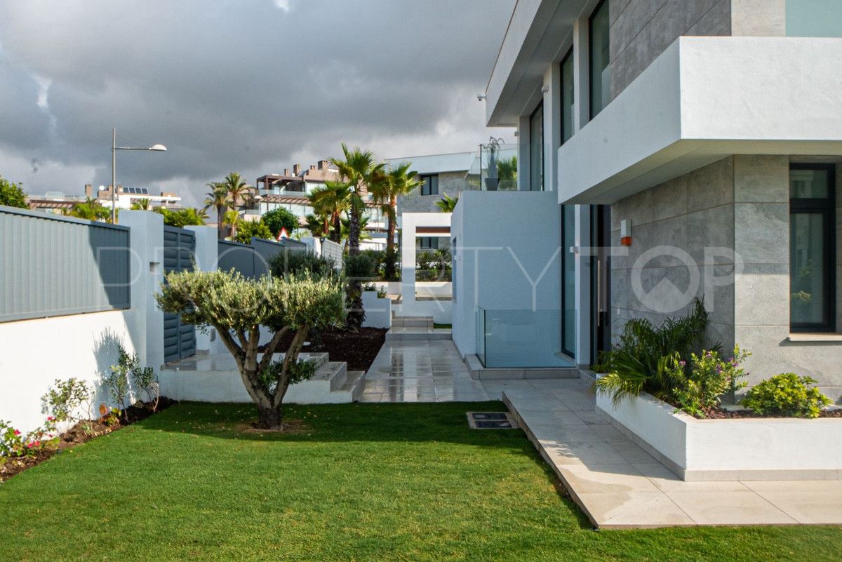 Villa con 4 dormitorios en venta en New Golden Mile