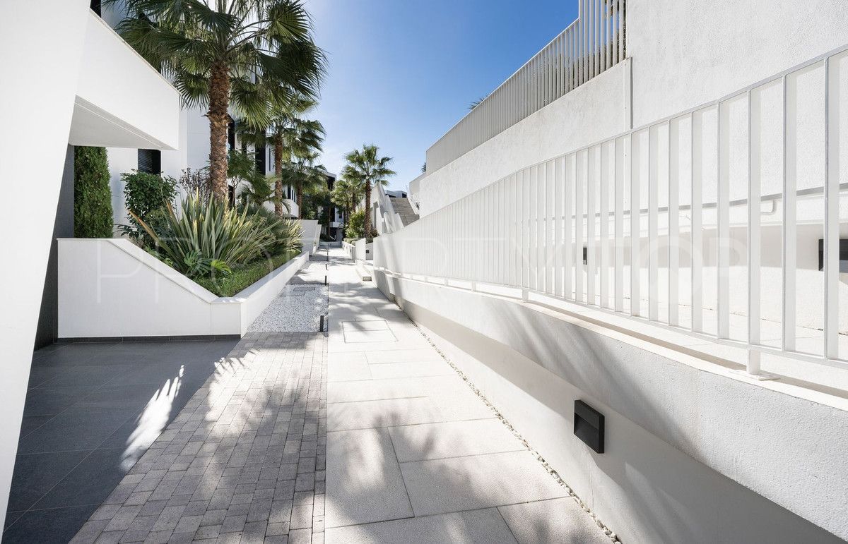 For sale ground floor apartment in Marbella City with 3 bedrooms