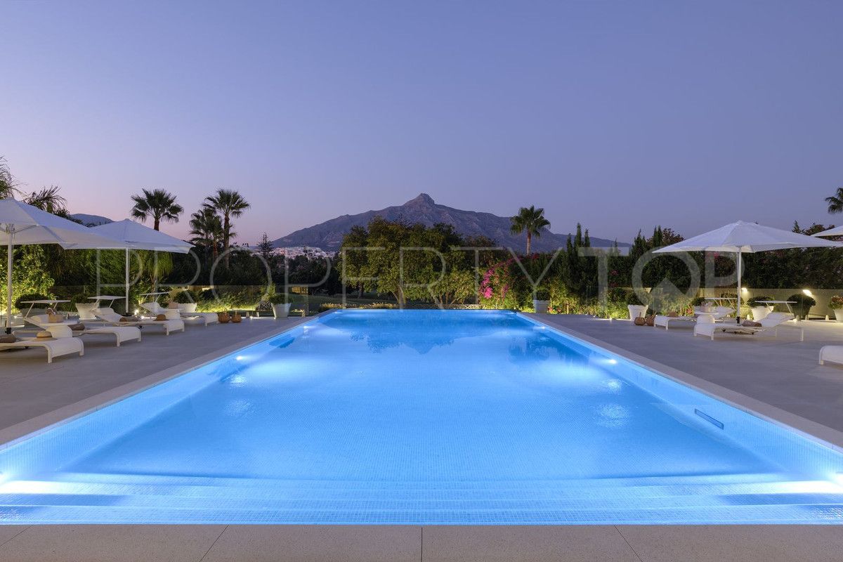 Nueva Andalucia 9 bedrooms villa for sale