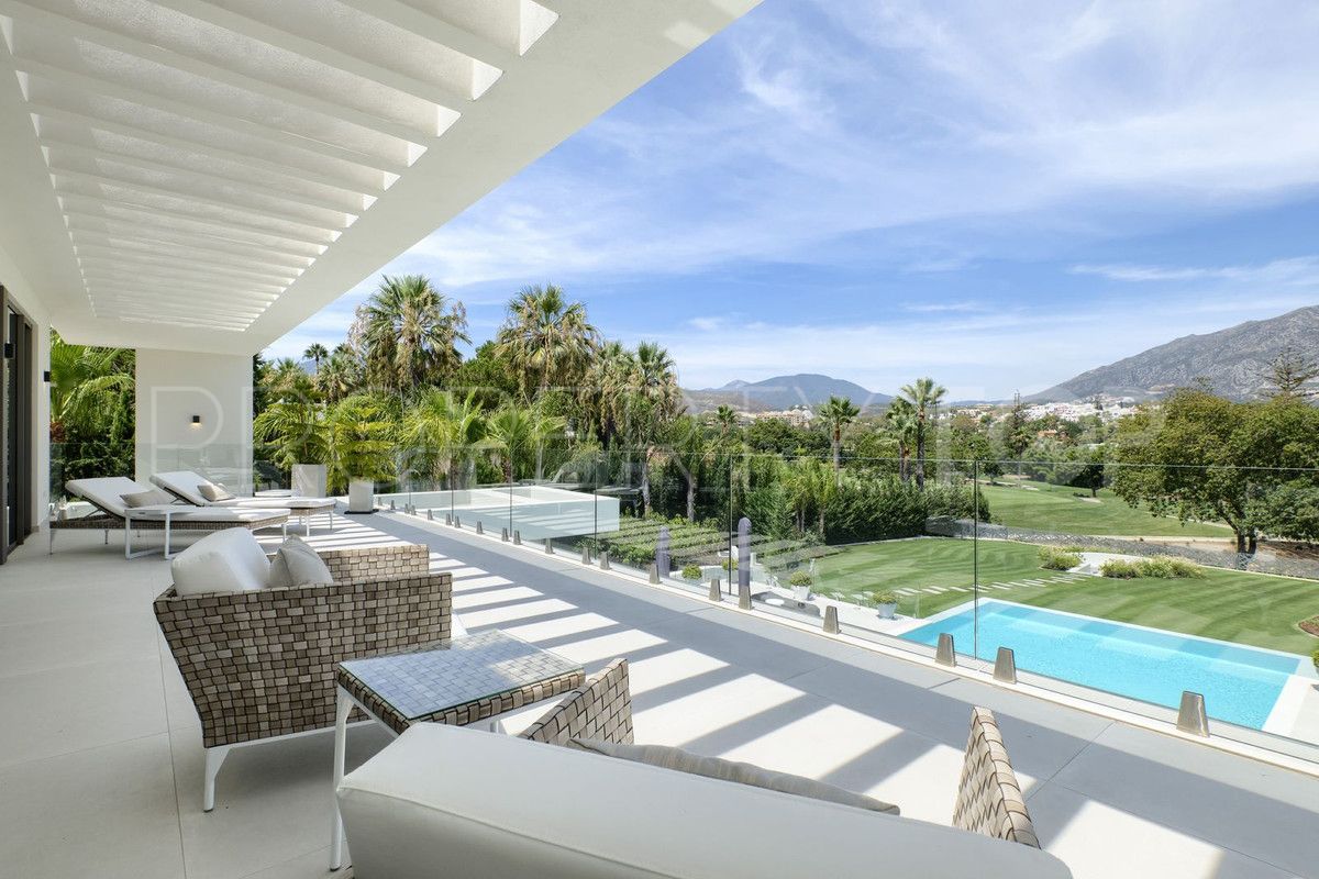 Nueva Andalucia 9 bedrooms villa for sale