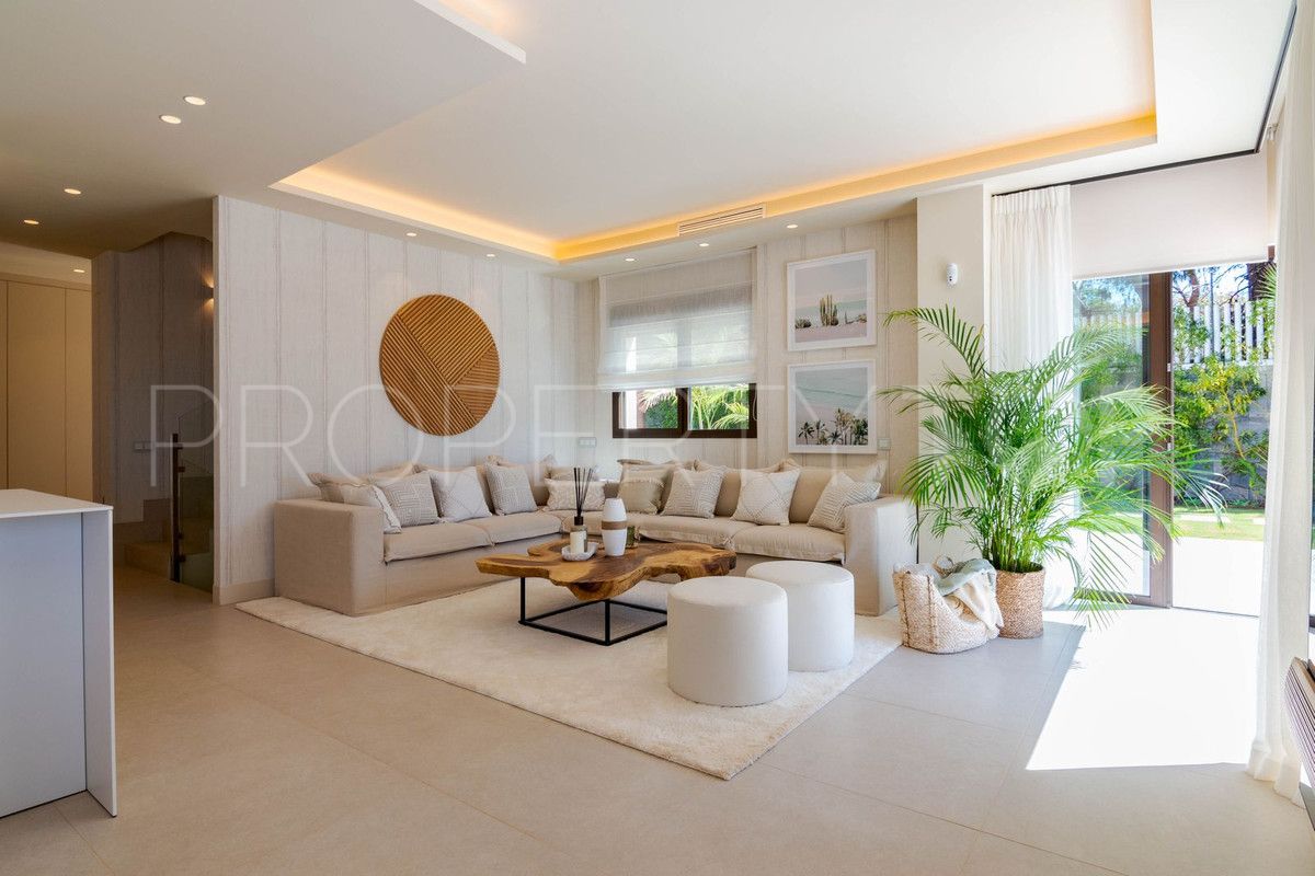 Comprar apartamento planta baja con 3 dormitorios en New Golden Mile