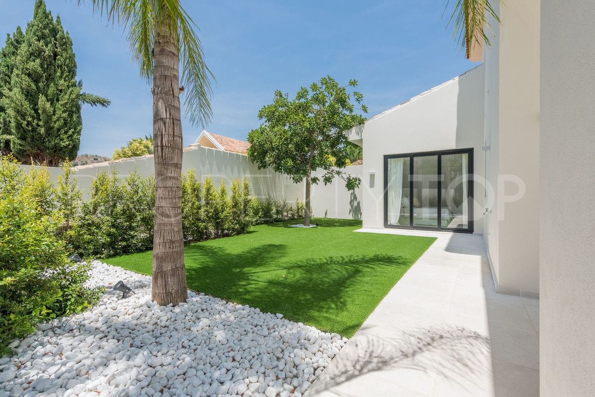 Villa con 5 dormitorios en venta en Marbella Ciudad