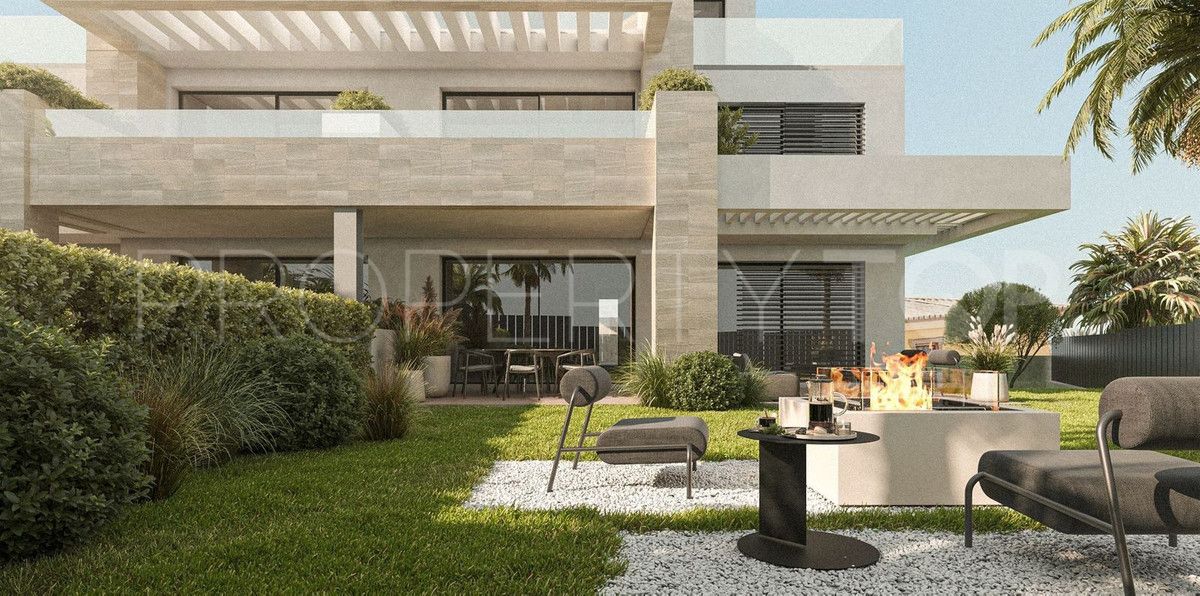 Apartamento planta baja de 3 dormitorios en venta en Estepona