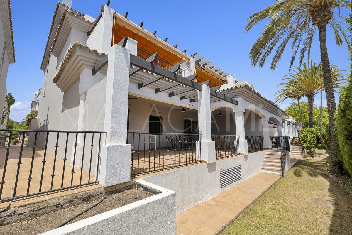 San Pedro de Alcantara, apartamento planta baja a la venta de 3 bedrooms