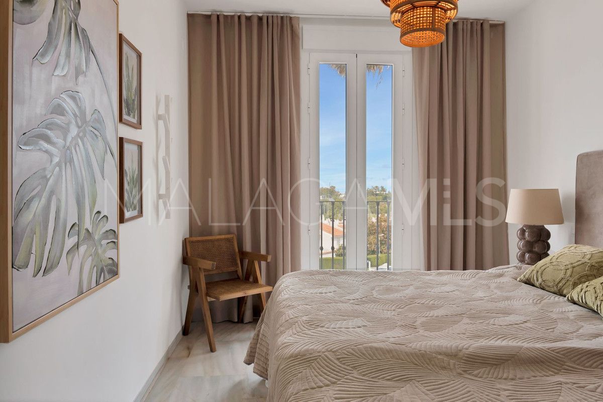 For sale 5 bedrooms town house in Benahavis