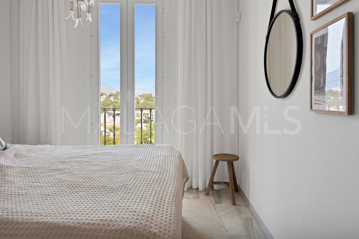 For sale 5 bedrooms town house in Benahavis