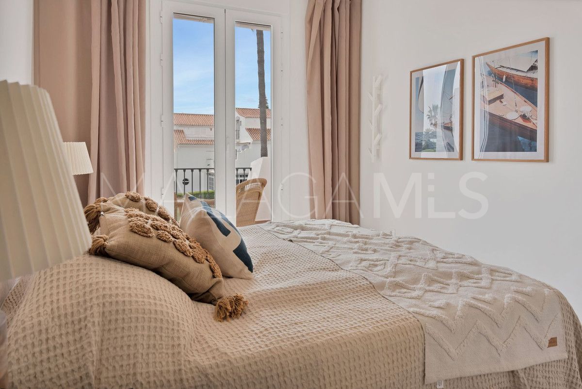 For sale 5 bedrooms town house in Benahavis