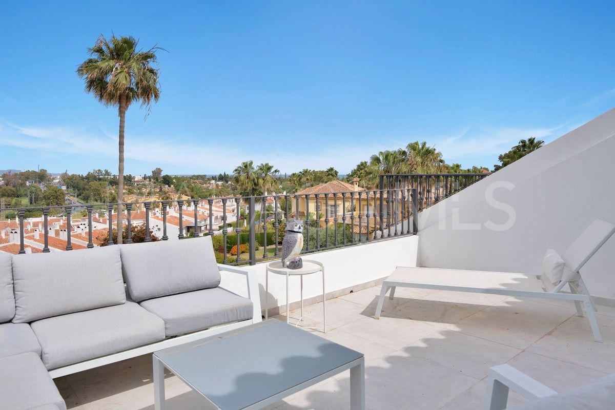 For sale 5 bedrooms town house in Benahavis