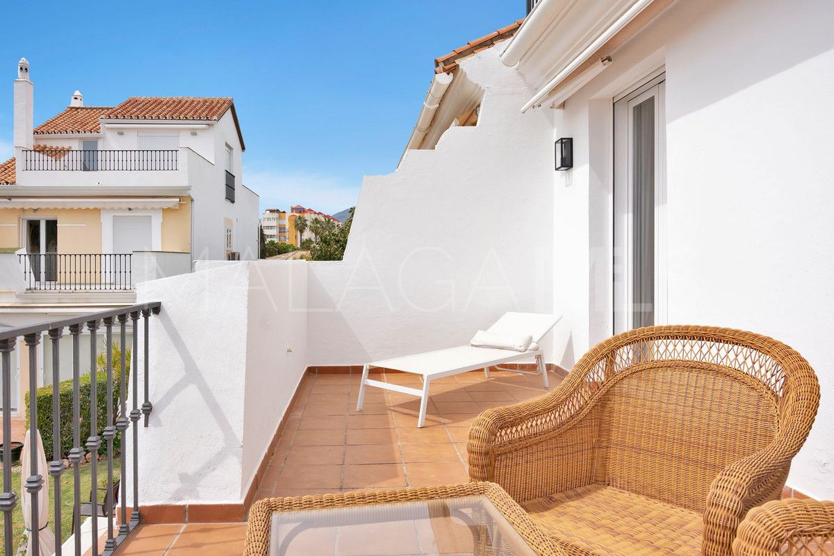 For sale 5 bedrooms town house in Benahavis