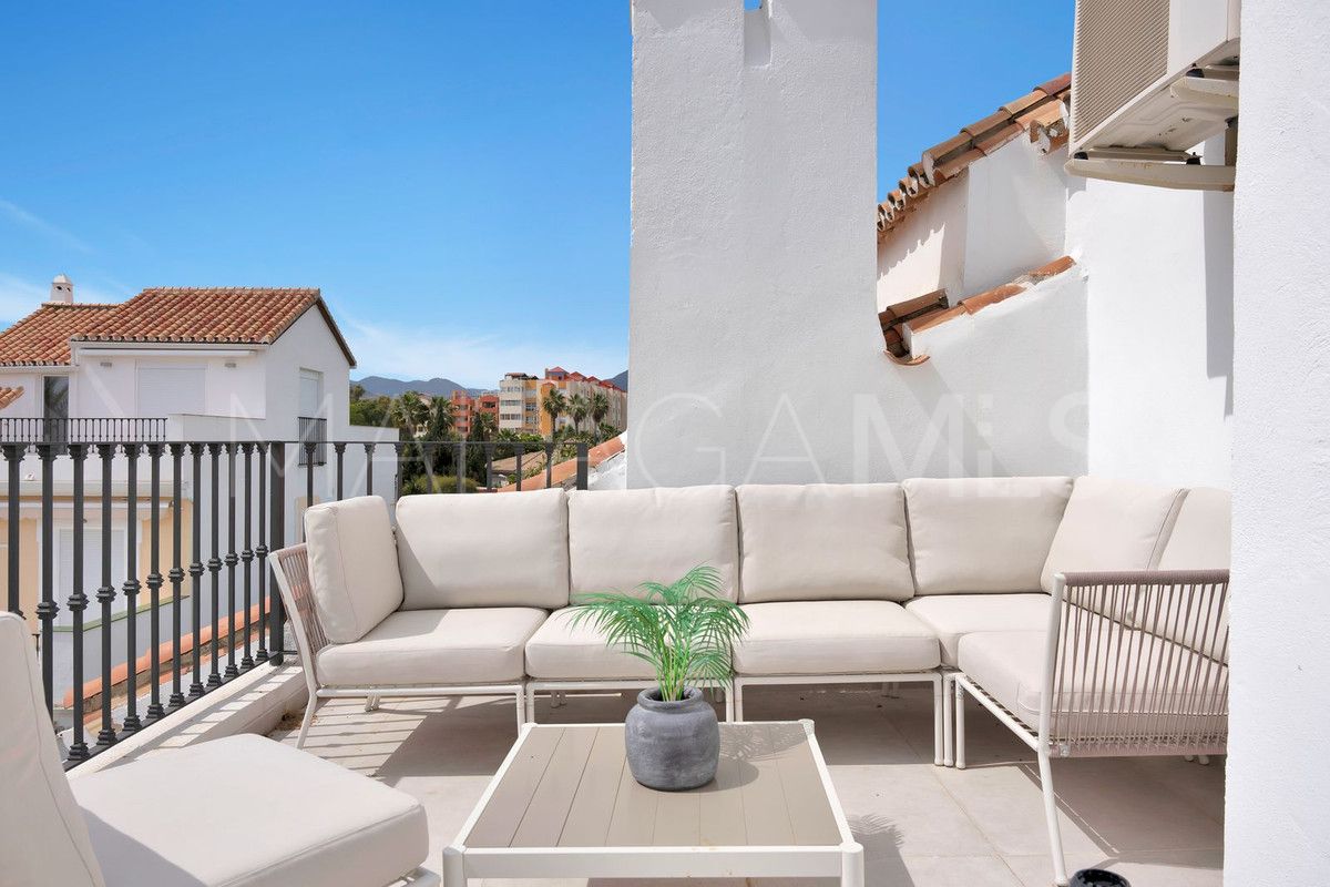 For sale 5 bedrooms town house in Benahavis