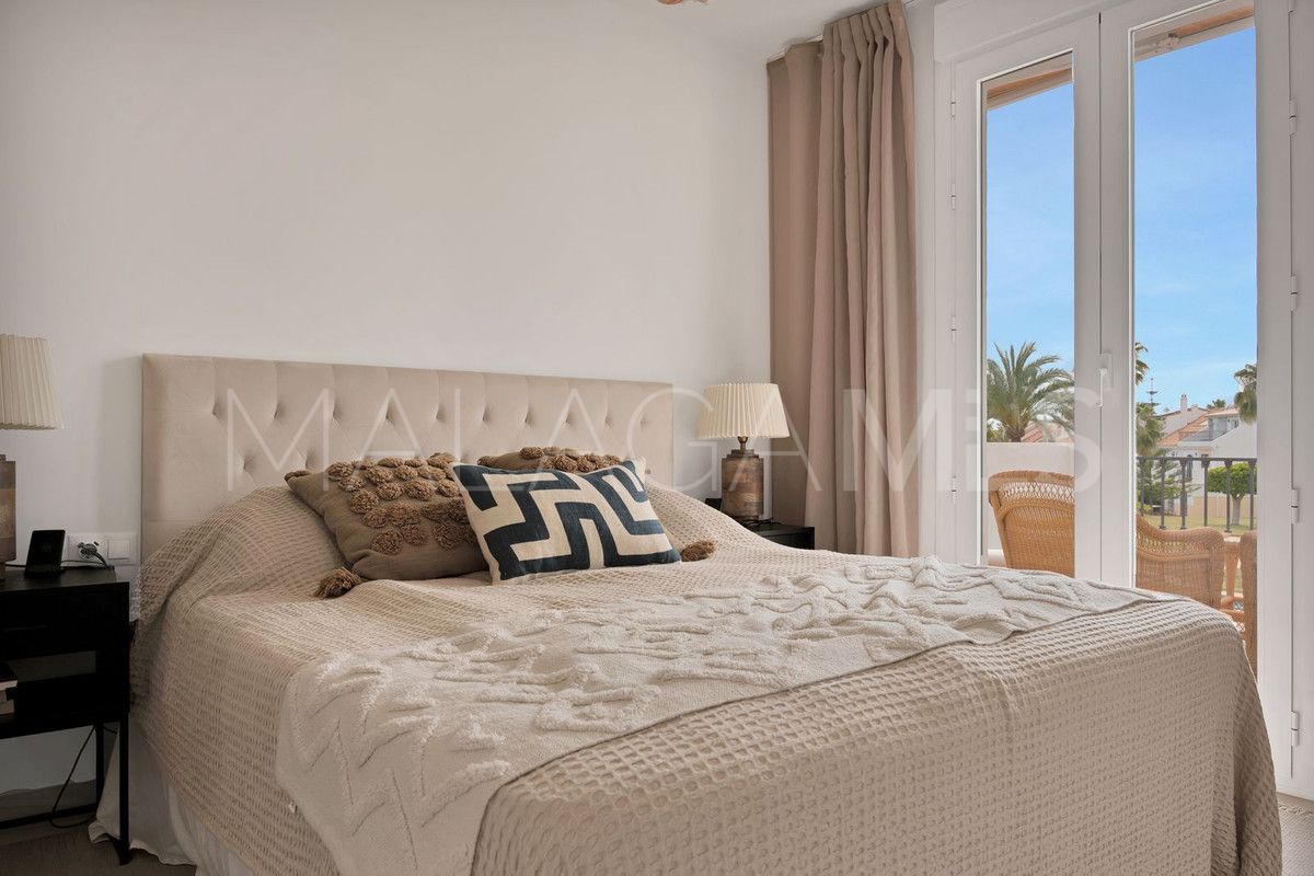 For sale 5 bedrooms town house in Benahavis