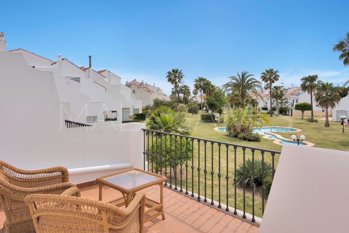 For sale 5 bedrooms town house in Benahavis