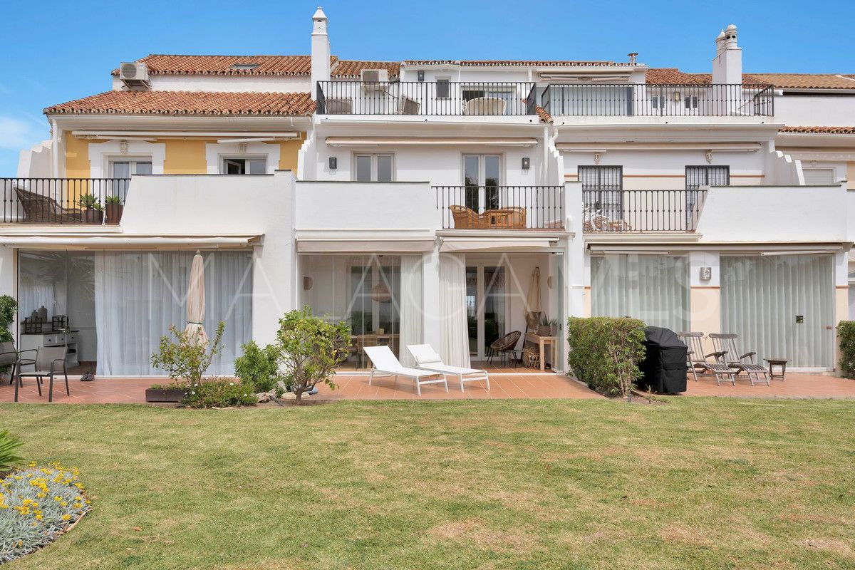 For sale 5 bedrooms town house in Benahavis