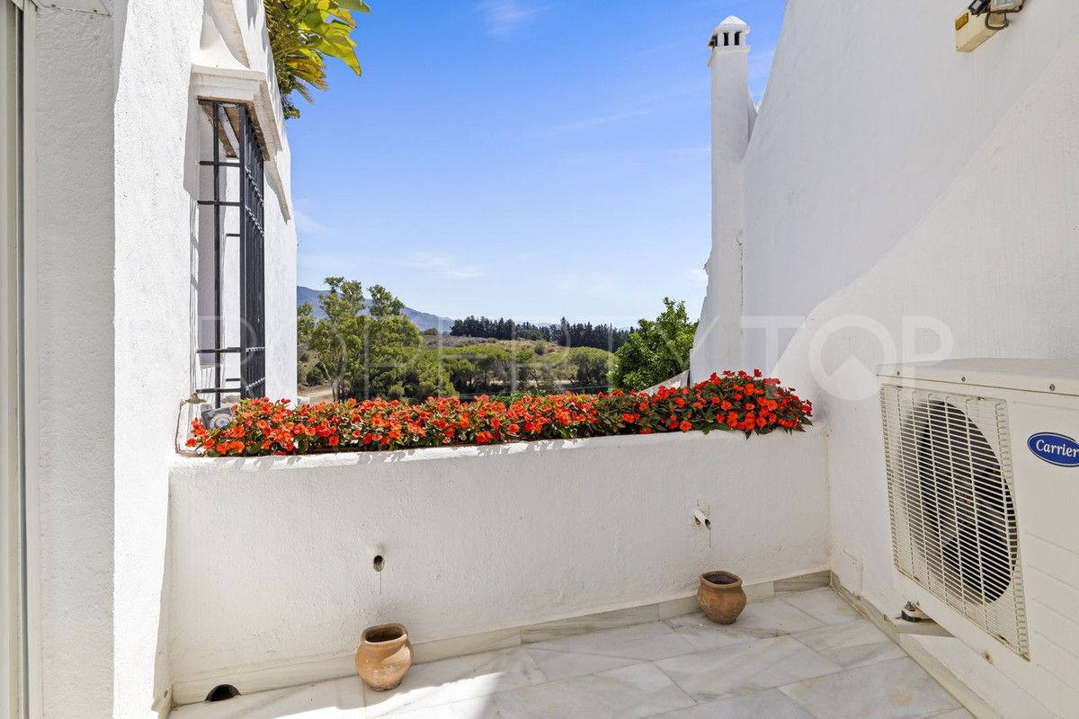 Town house for sale in Nueva Andalucia with 4 bedrooms