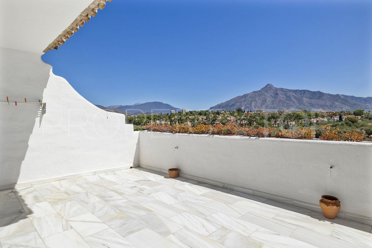 Town house for sale in Nueva Andalucia with 4 bedrooms