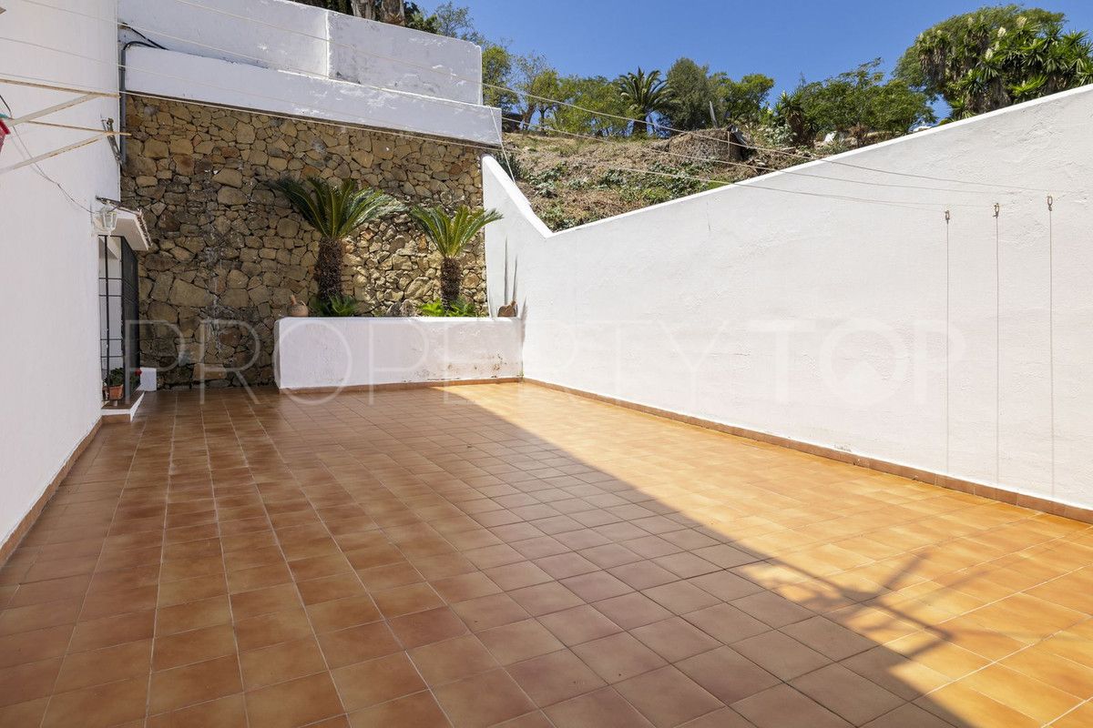 Town house for sale in Nueva Andalucia with 4 bedrooms