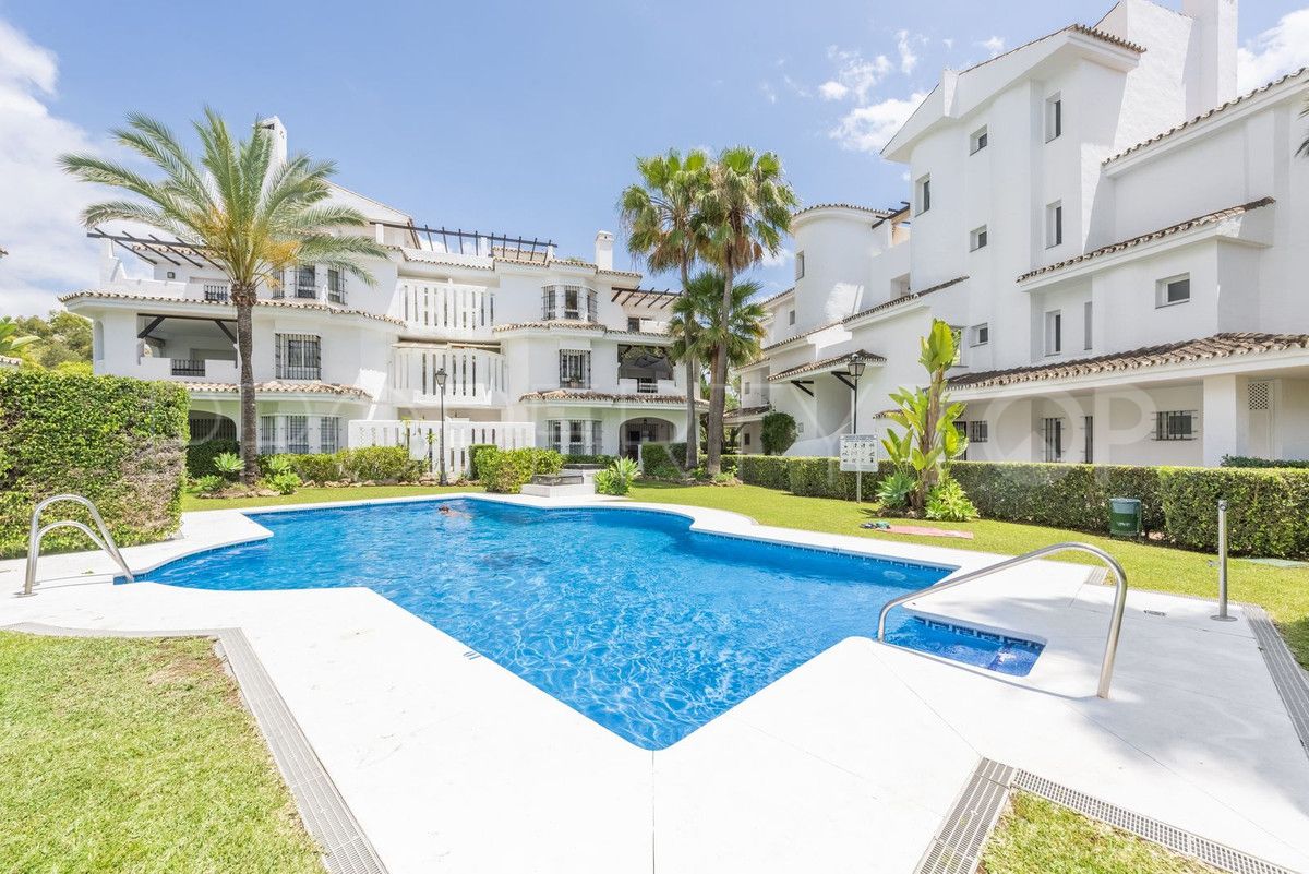 For sale penthouse in Nueva Andalucia with 2 bedrooms