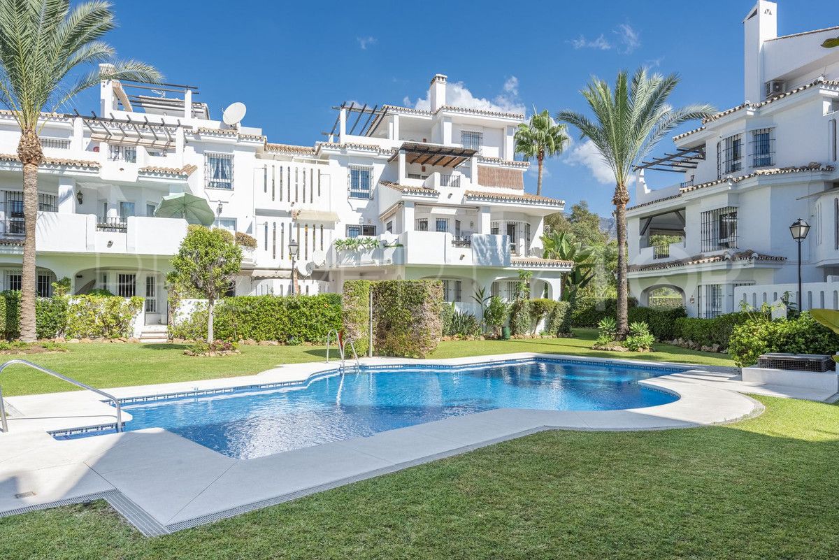 For sale penthouse in Nueva Andalucia with 2 bedrooms