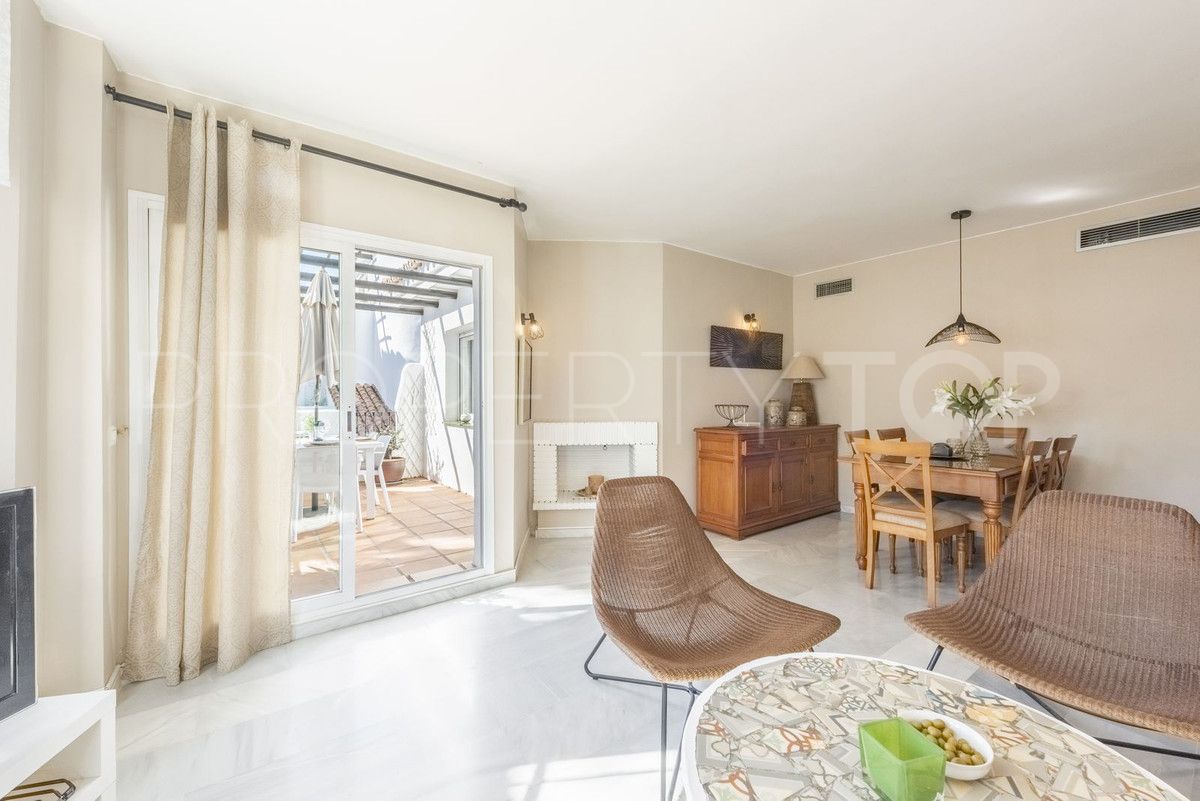 For sale penthouse in Nueva Andalucia with 2 bedrooms