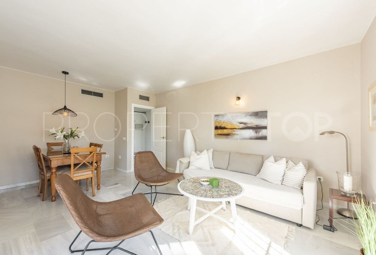 For sale penthouse in Nueva Andalucia with 2 bedrooms