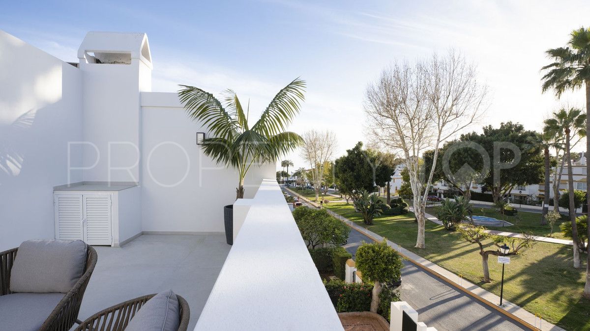 For sale 5 bedrooms town house in Marbella Golden Mile