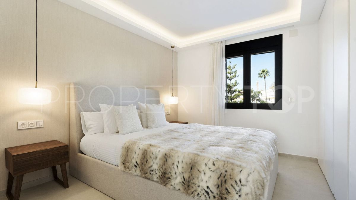 For sale 5 bedrooms town house in Marbella Golden Mile