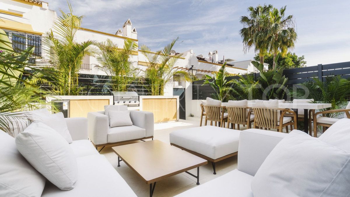 For sale 5 bedrooms town house in Marbella Golden Mile