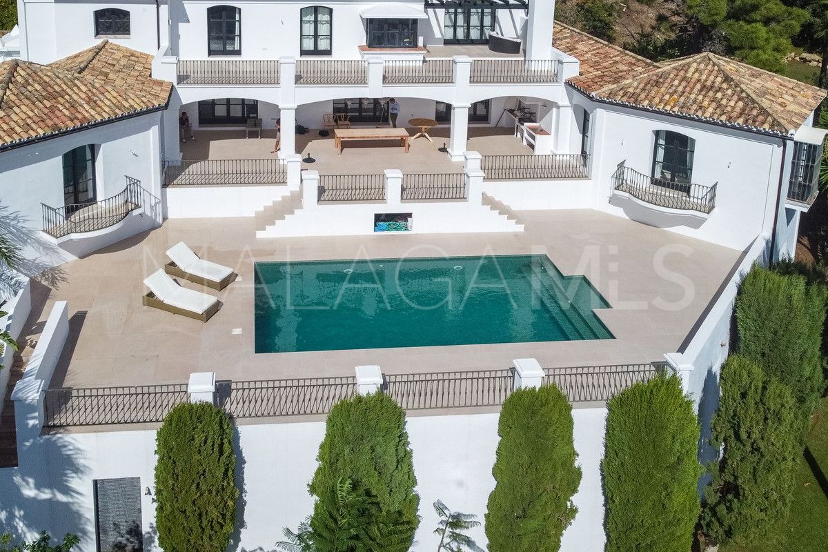 Villa for sale in Benahavis