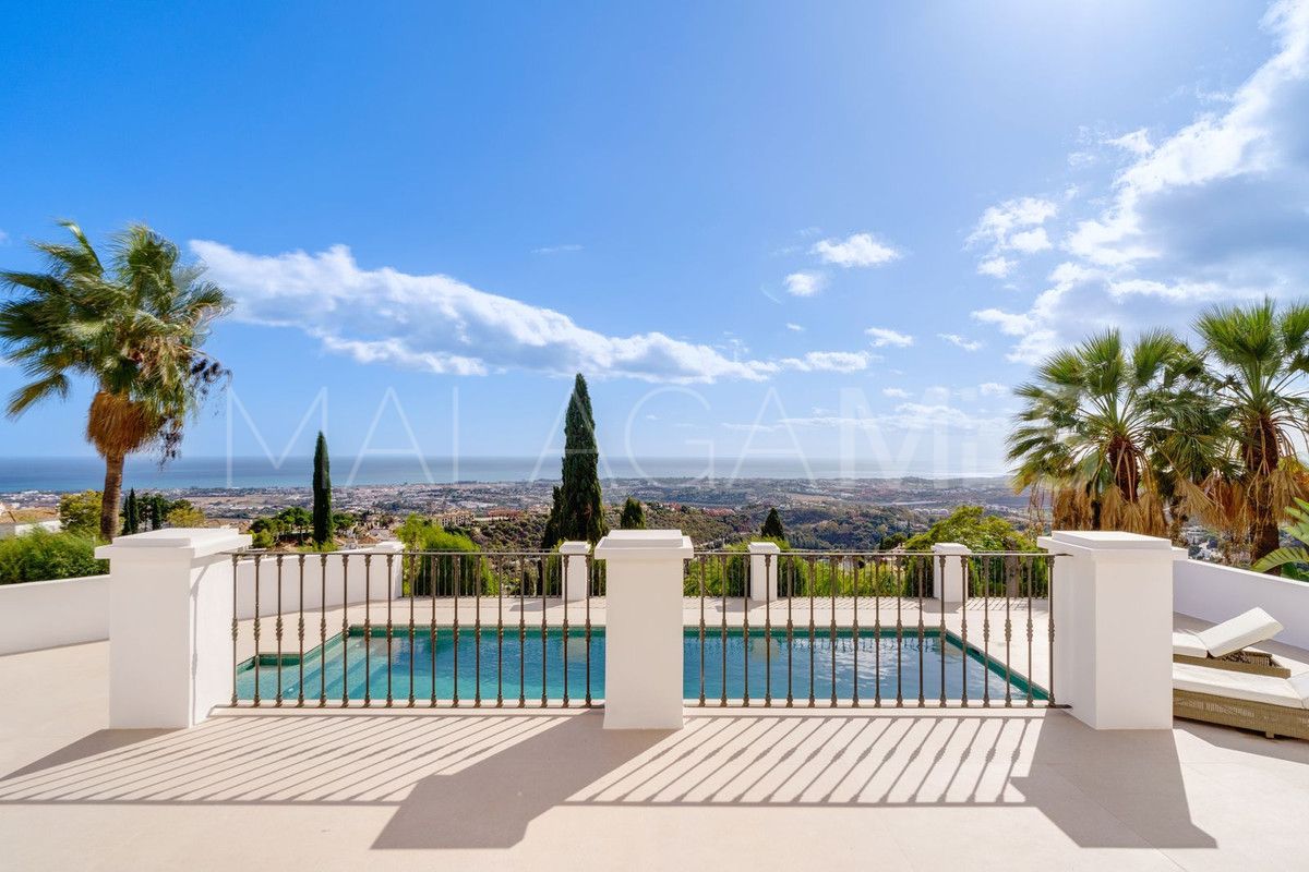 Villa for sale in Benahavis
