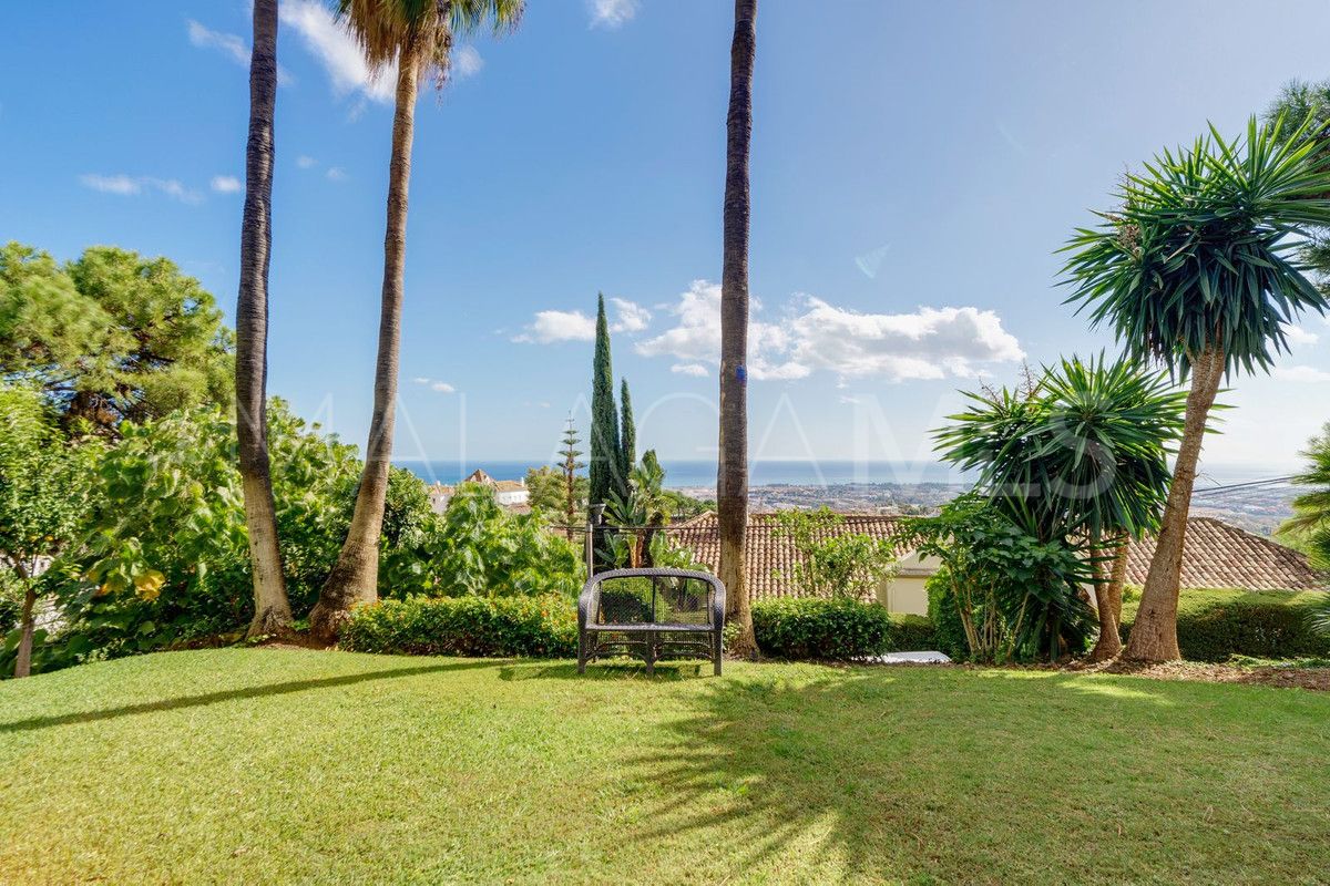 Villa for sale in Benahavis