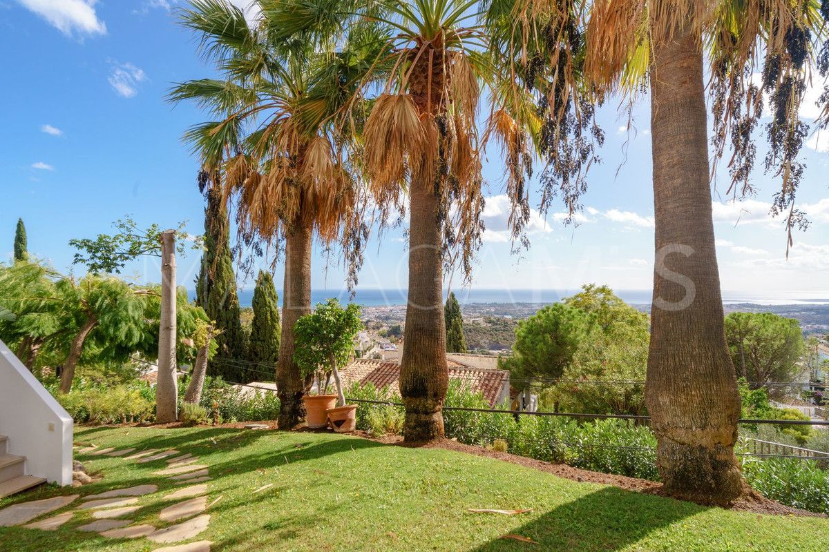 Villa for sale in Benahavis