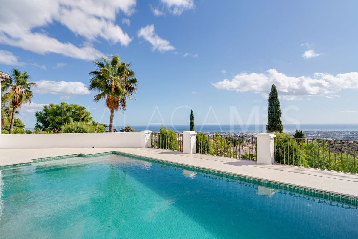 Villa for sale in Benahavis