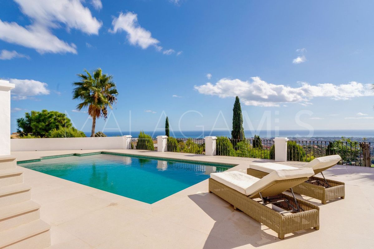 Villa for sale in Benahavis