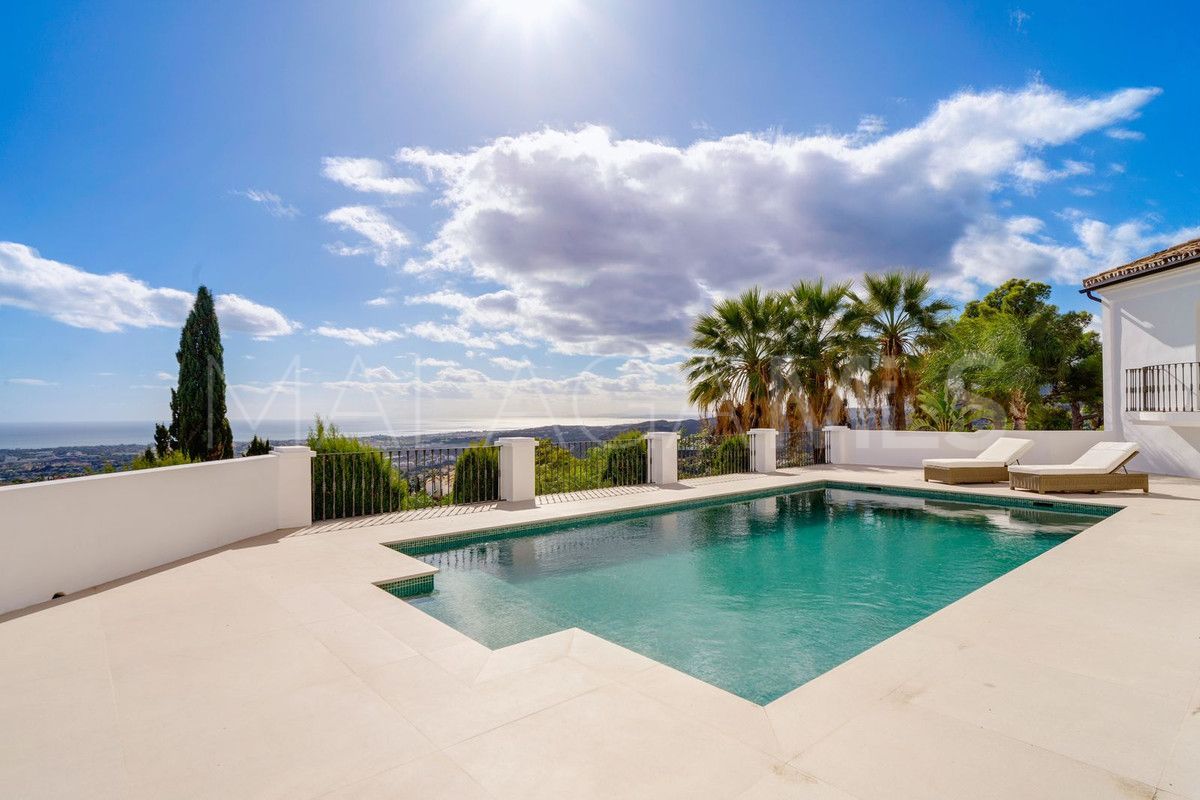 Villa for sale in Benahavis