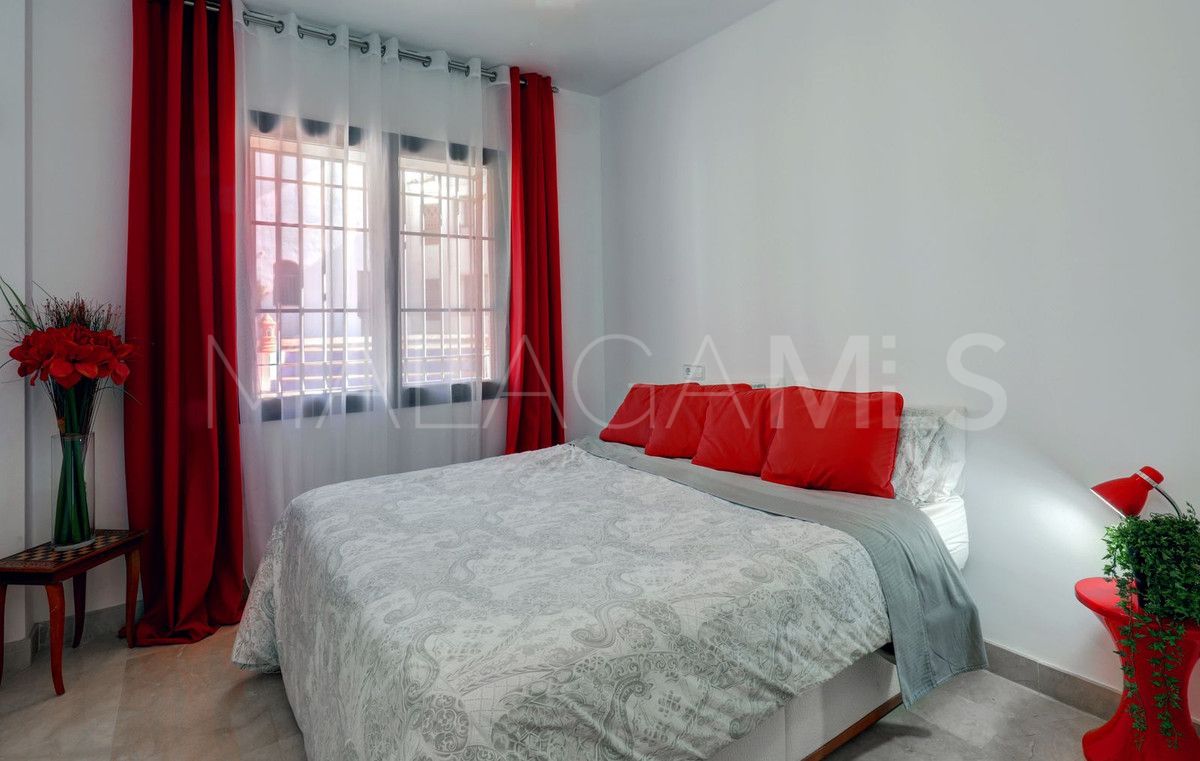 Buy apartment with 3 bedrooms in Benahavis