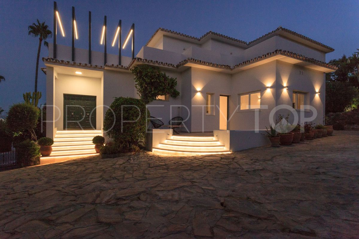 Villa in Nueva Andalucia for sale